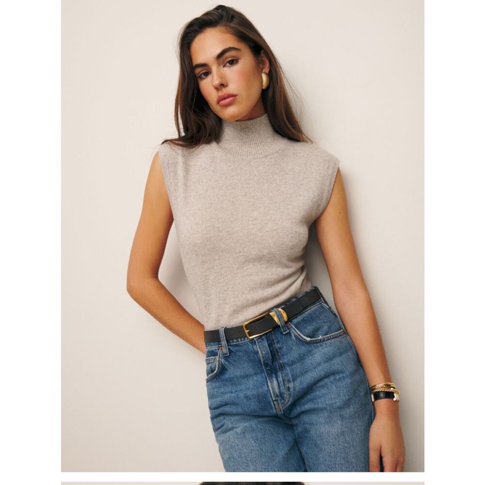 Reformation Arco Cashmere Sleeveless Turtleneck - Barley